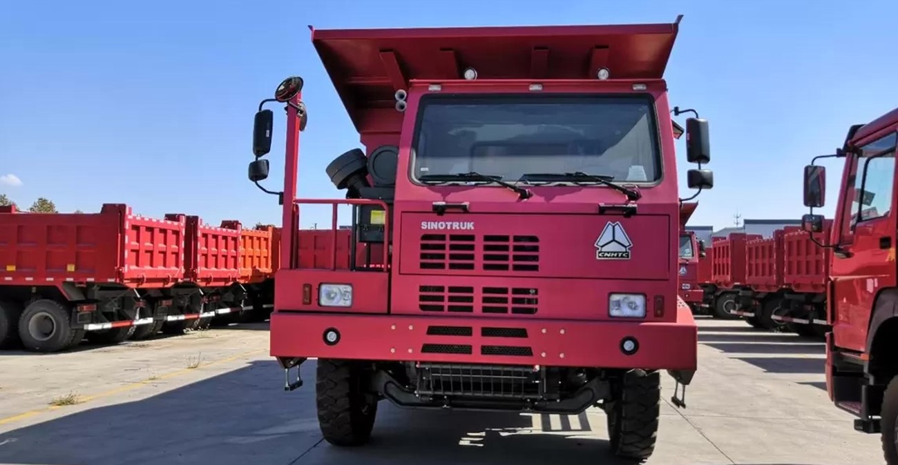 NEW MACHINERY SINOTRUK dump and cargo trucks